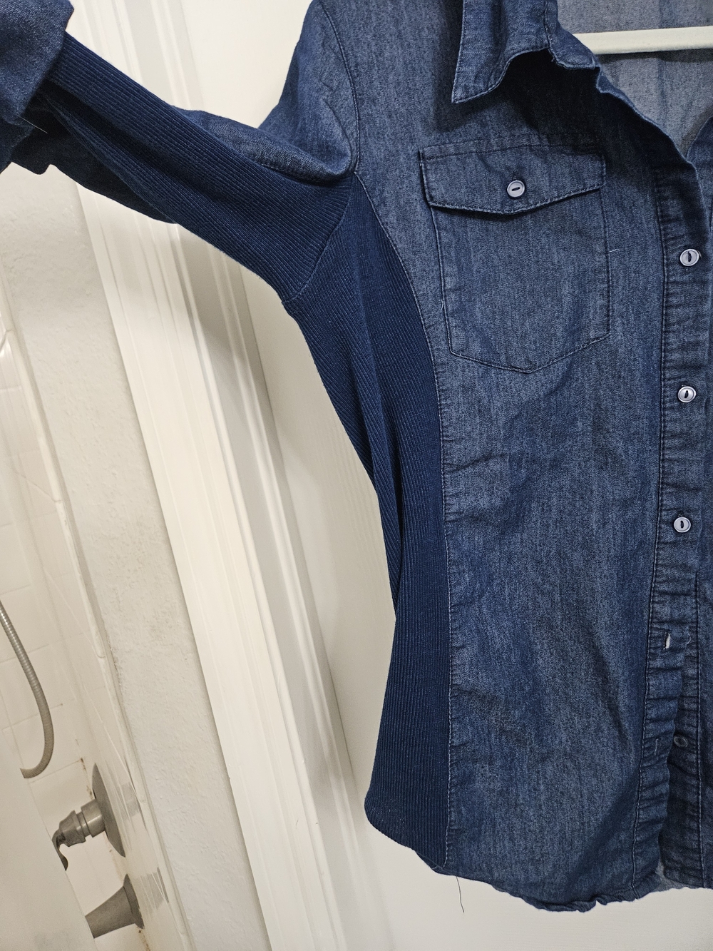 Cavalini Denim Button-Up Shirt with Roll-Tab Sleeves - Blue size large - Picture 7 of 9